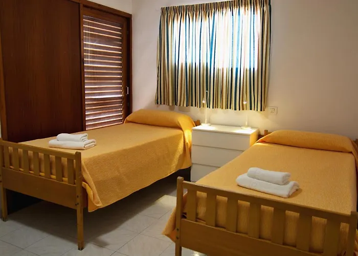 Casa Annie, Con Jardin Y Cerca La Playa * לוס כריסטיאנוס