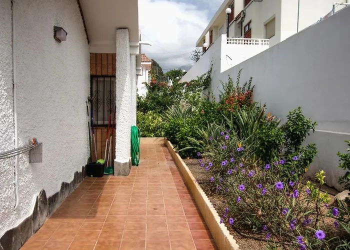 Casa Annie, Con Jardin Y Cerca La Playa ロスクリスティアーノス